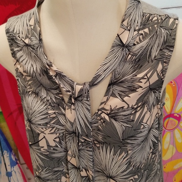Tropical Palm Leaf Sleeveless Top Versitile Size M - Picture 2 of 7
